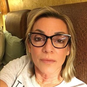 Meet your Posher, Leslie